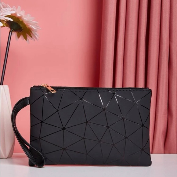 Handbags - Black Geometric Pattern Wristlet